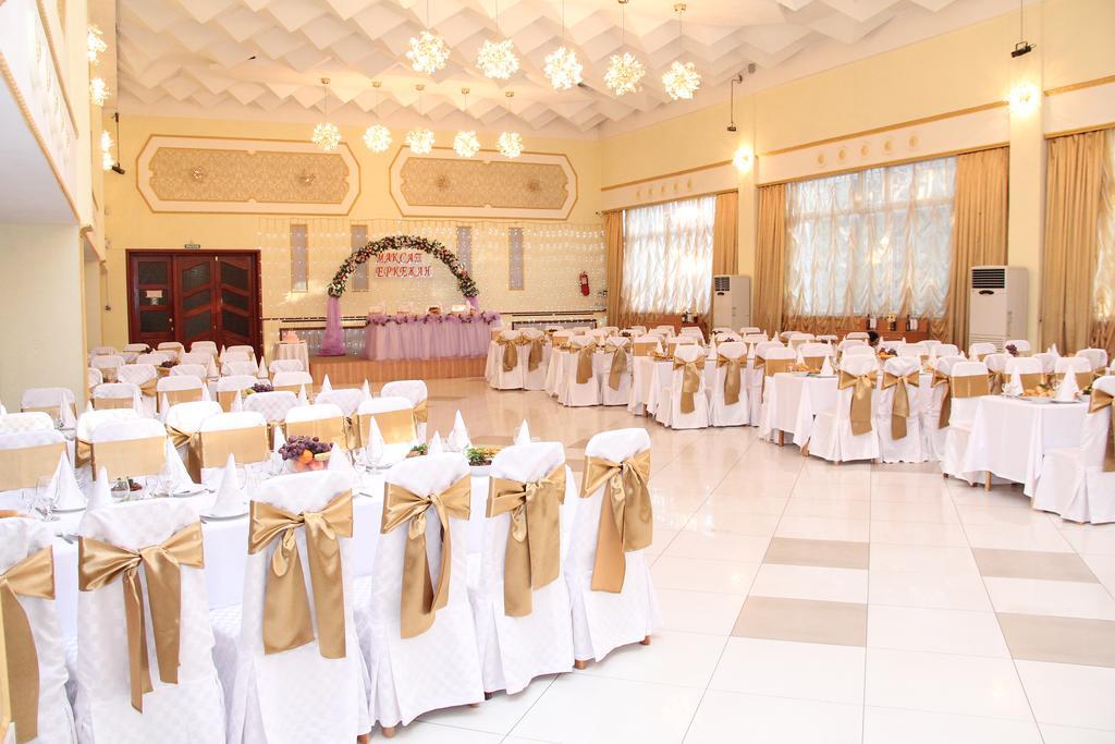 Ust-Kamenogorsk Hotel エクステリア 写真