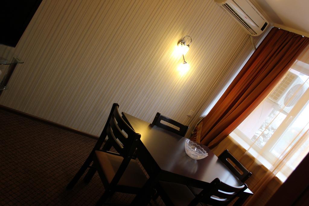 Ust-Kamenogorsk Hotel エクステリア 写真