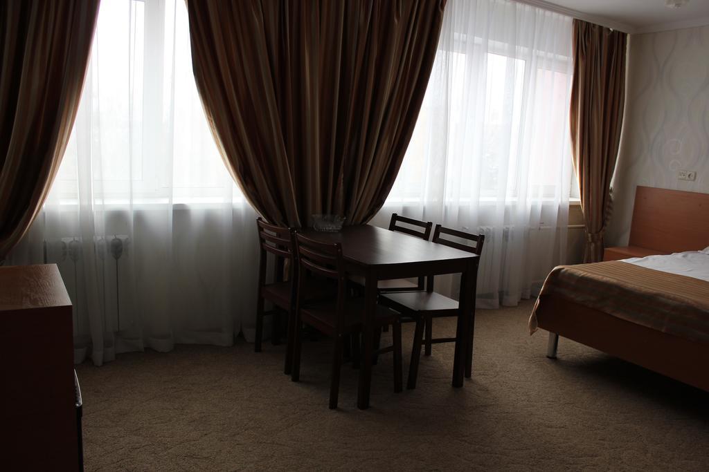 Ust-Kamenogorsk Hotel エクステリア 写真