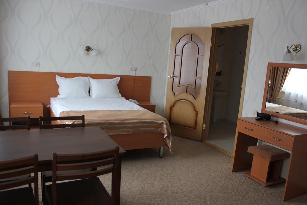 Ust-Kamenogorsk Hotel エクステリア 写真