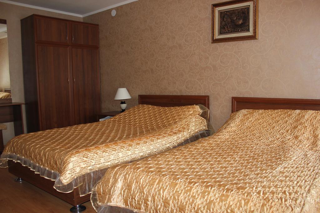 Ust-Kamenogorsk Hotel エクステリア 写真